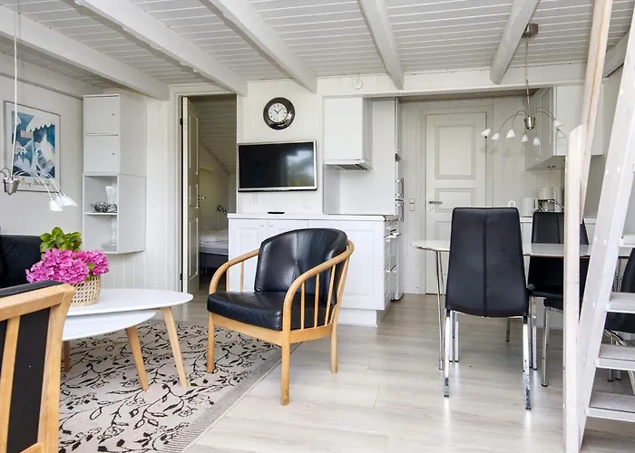 6 Person On A In Хеммет