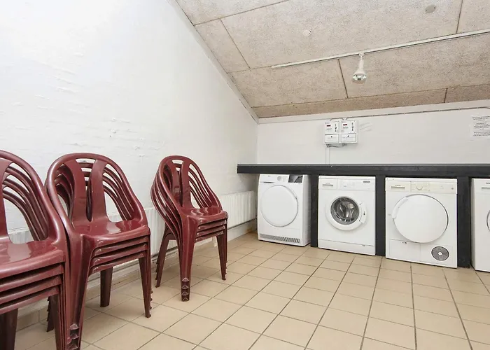 6 Person On A In * Хеммет