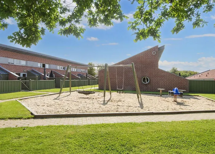 6 Person On A In * Хеммет