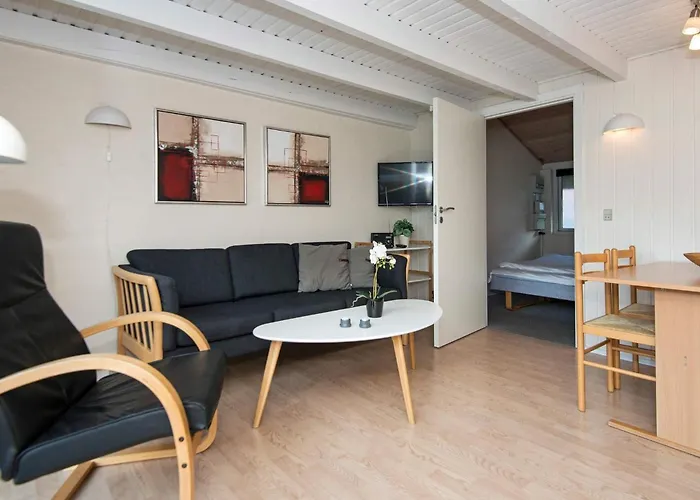 6 Person On A In * Хеммет