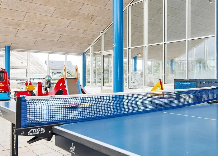 6 Person On A In Хеммет