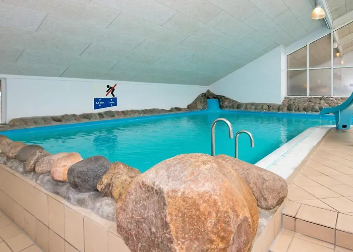 6 Person On A In * Хеммет