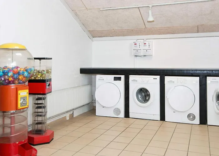 6 Person On A In Хеммет