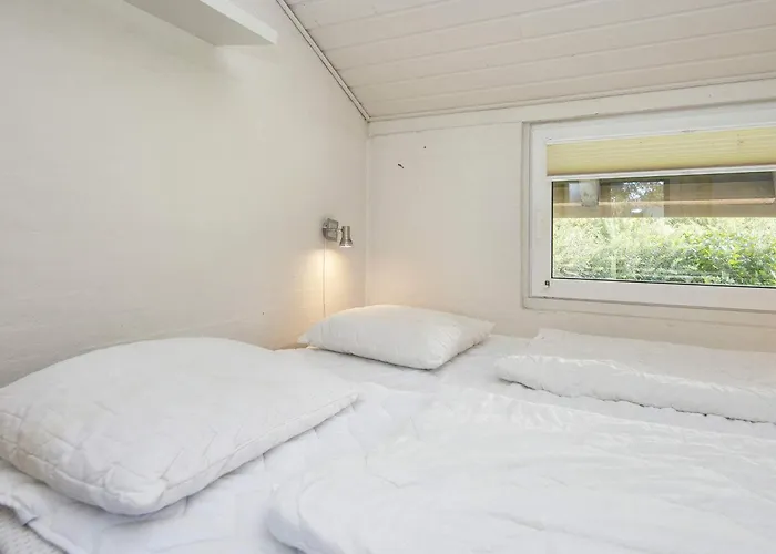 6 Person On A In * Хеммет