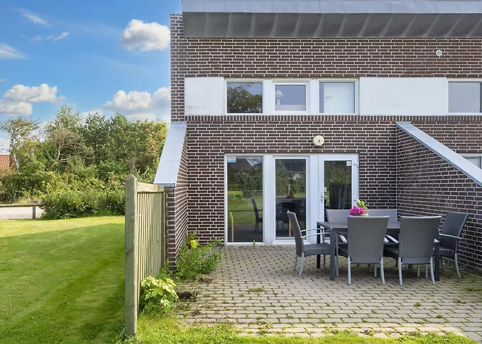 6 Person On A In Хеммет