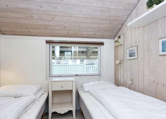 6 Person On A In * Хеммет