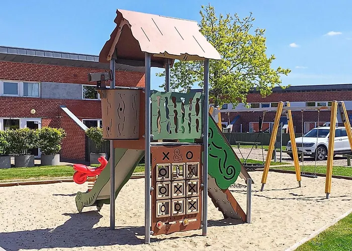 6 Person On A In Хеммет